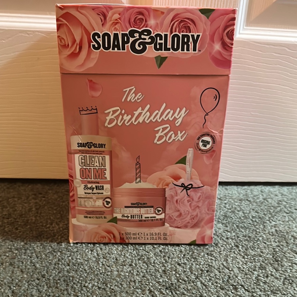 Soap & Glory Pink Birthday Gift Set for shower or bath New/Never Used - Picture 2 of 4